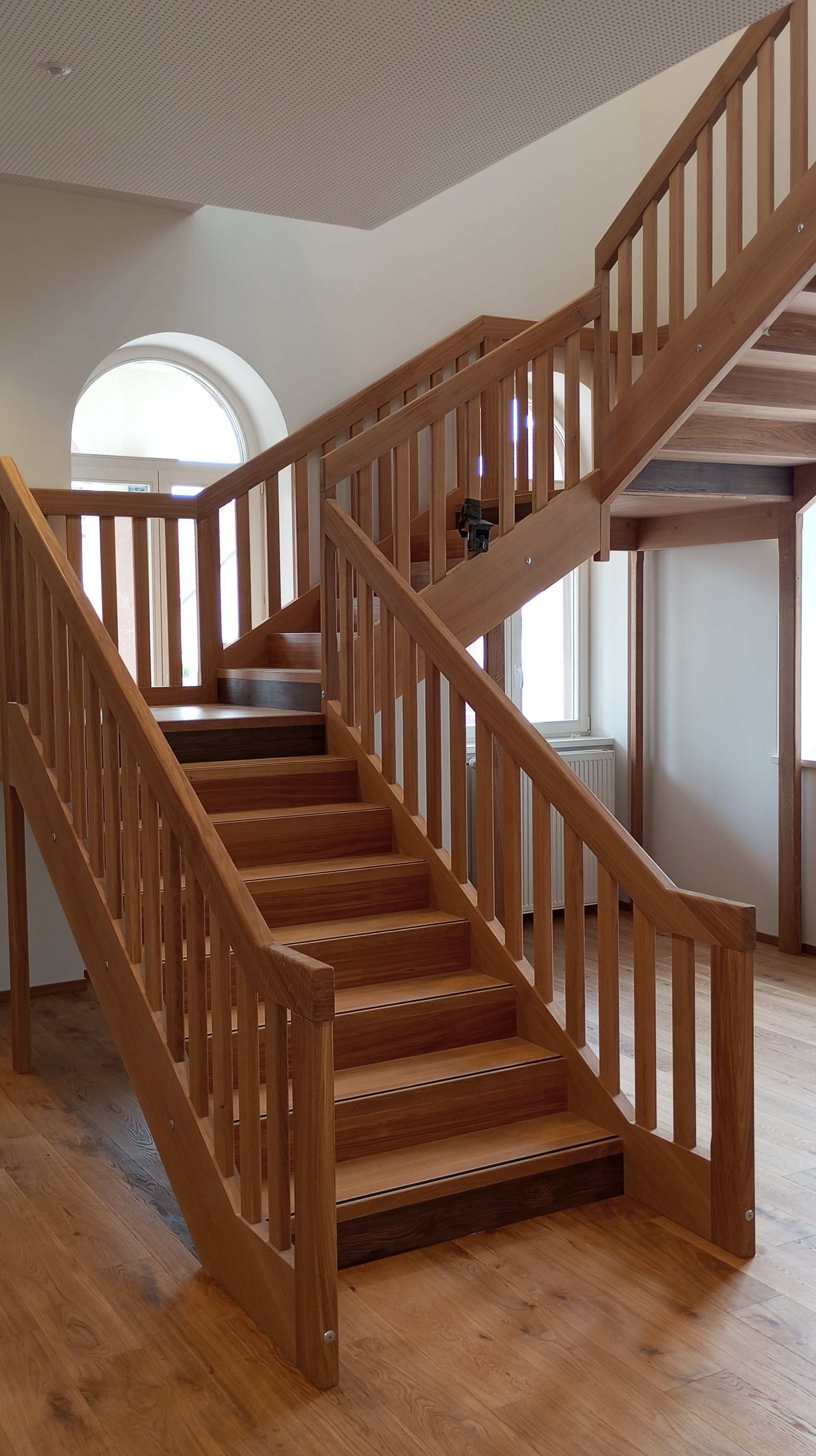 Escalier tradition en bois massif